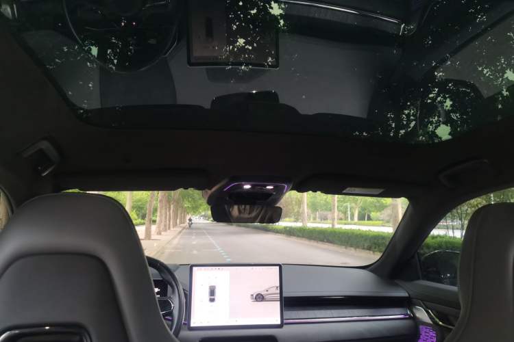 Used Zeekr 001  Headliner