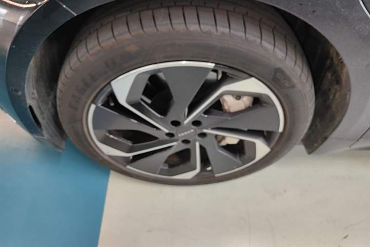 Used Zeekr 001 2023 YOU Edition 100 kWh Left Front Wheel Hub