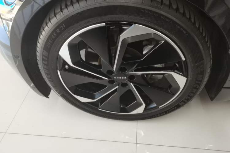 Used Zeekr 001 2023 WE Edition 100 kWh Left Front Wheel Hub