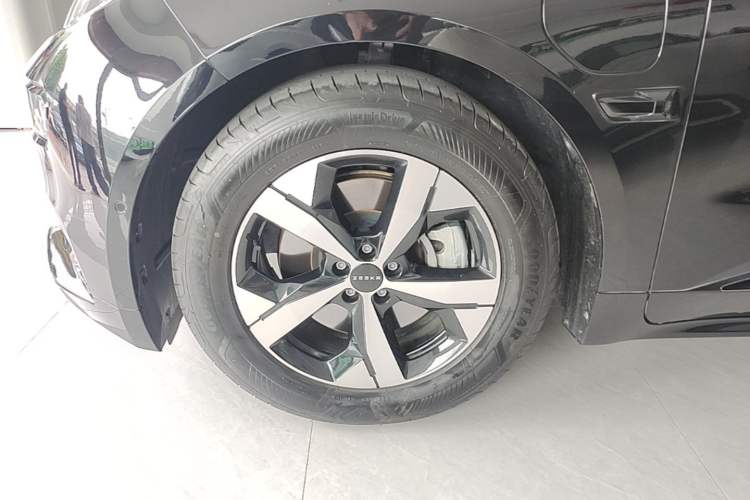 Used Zeekr 001 2023 WE Edition 100 kWh Left Front Wheel Hub