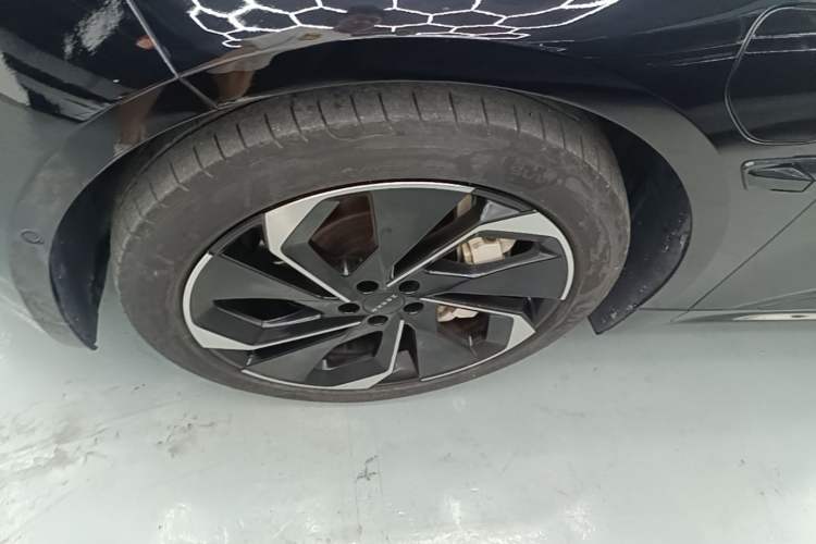 Used Zeekr 001 2023 WE Edition 86 kWh Left Front Wheel Hub