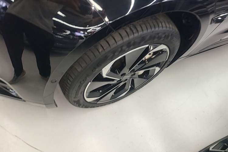 Used Zeekr 001 2023 YOU Edition 100 kWh Left Front Wheel Hub