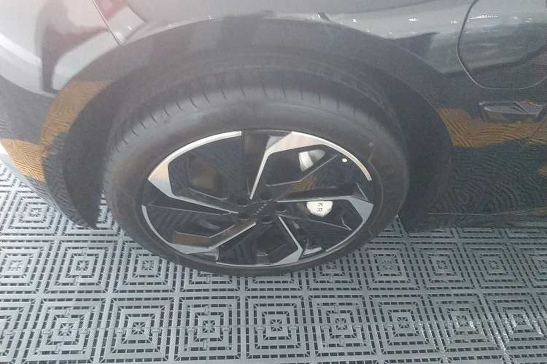 Used Zeekr 001 2023 YOU Edition 100 kWh Left Front Wheel Hub