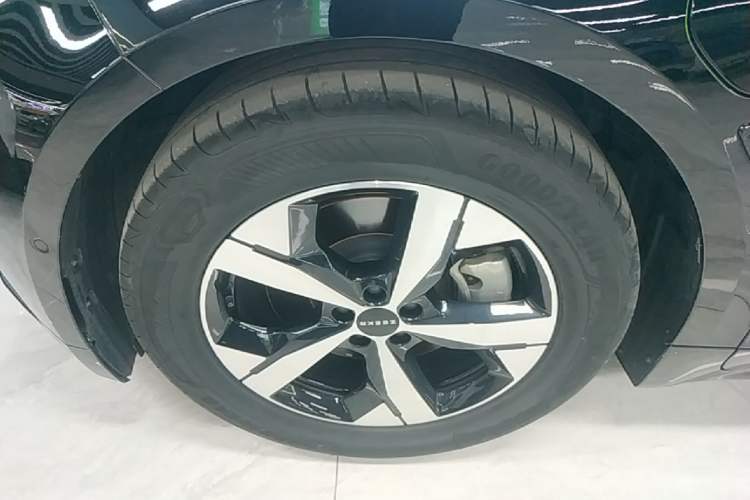Used Zeekr 001 2023 WE Edition 100 kWh Left Front Wheel Hub