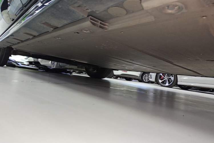 Used Zeekr 001 2023 YOU Edition 100 kWh Left Side Sill