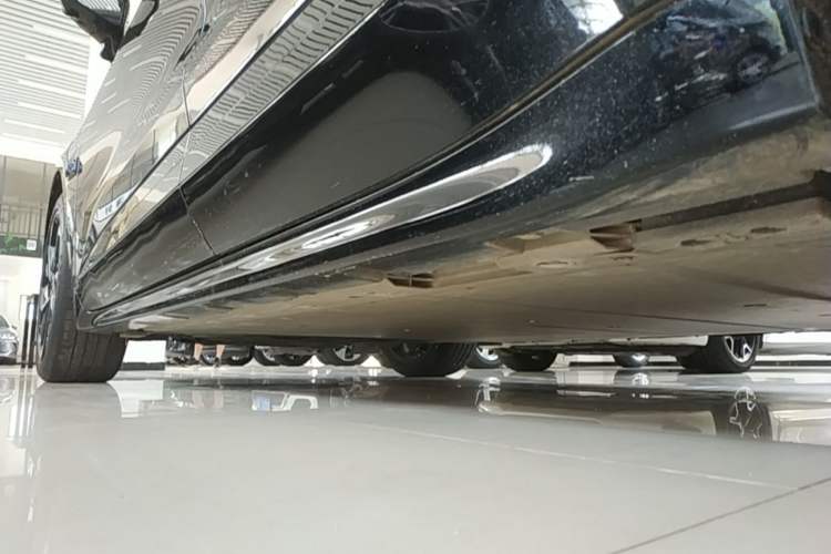 Used Zeekr 001 2023 WE Edition 86 kWh Left Side Sill