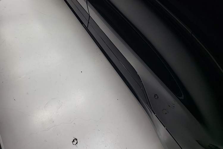 Used Zeekr 001 2023 YOU Edition 100 kWh Left Side Sill
