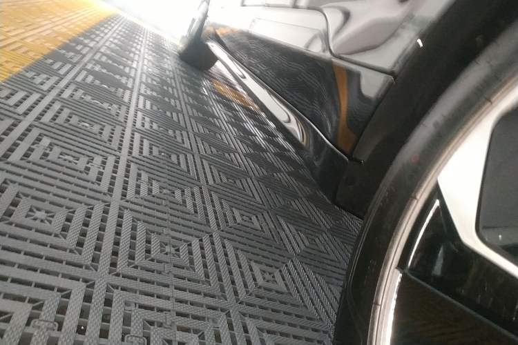 Used Zeekr 001 2023 YOU Edition 100 kWh Left Side Sill