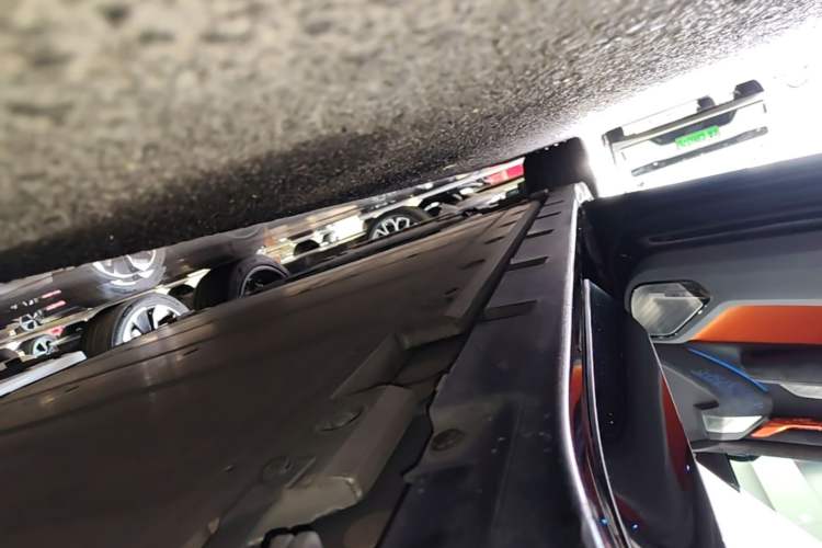 Used Zeekr 001 2023 YOU Edition 100 kWh Left Side Sill