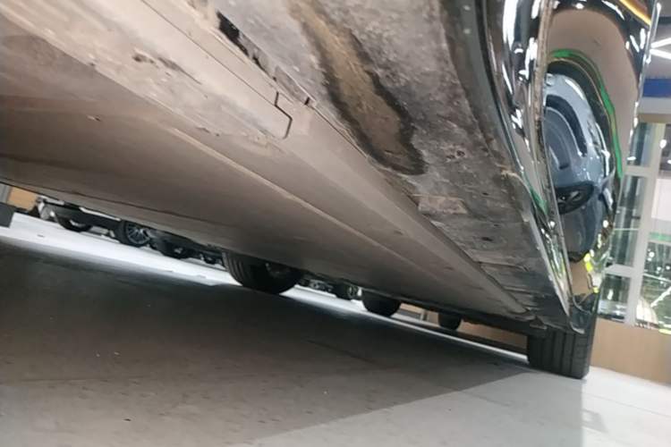 Used Zeekr 001 2023 WE Edition 100 kWh Left Side Sill