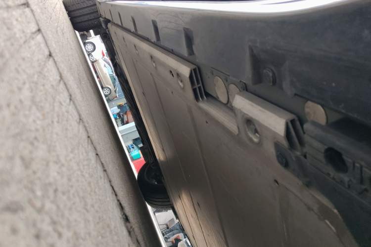 Used Zeekr 001 2023 YOU Edition 100 kWh Left Side Sill