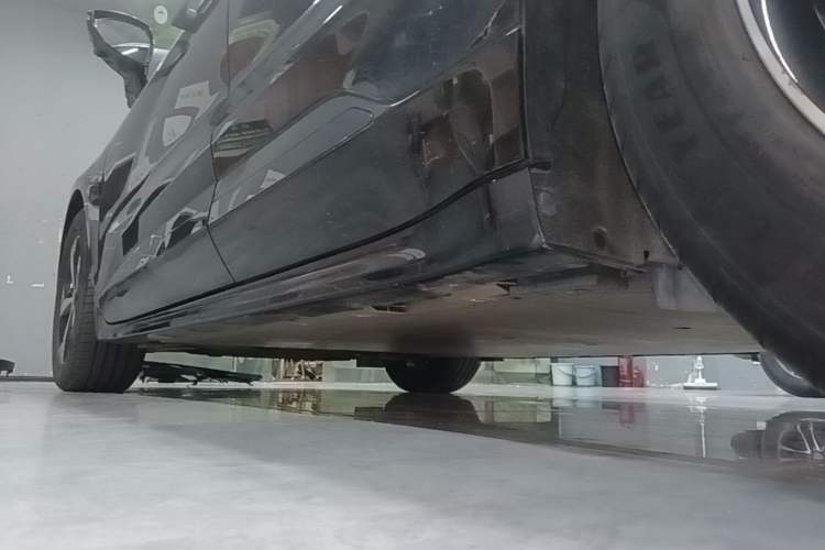 Used Zeekr 001 2023 WE Edition 100 kWh Left Side Sill
