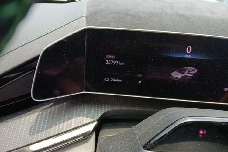 Used Zeekr 001 2023 WE Edition 86 kWh Odometer Close Up