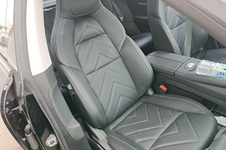 Used Zeekr 001 2023 WE Edition 100 kWh Right Front Seat