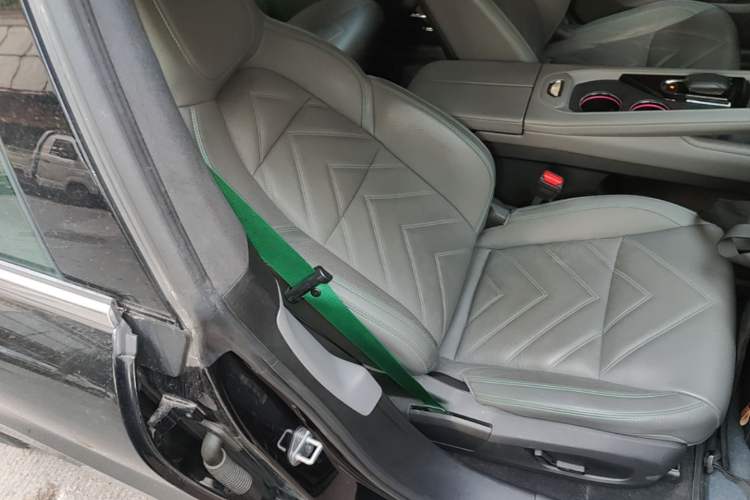 Used Zeekr 001 2023 WE Edition 100 kWh Right Front Seat