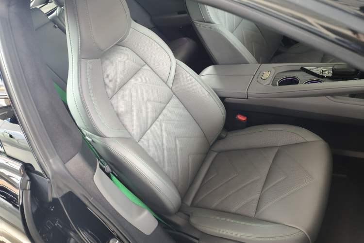 Used Zeekr 001 2023 WE Edition 86 kWh Right Front Seat