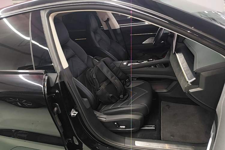 Used Zeekr 001 2023 WE Edition 100 kWh Right Front Seat