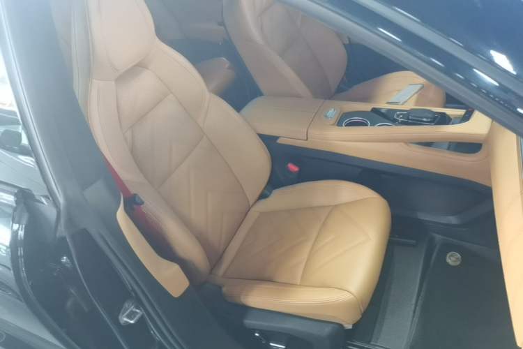 Used Zeekr 001 2023 WE Edition 100 kWh Right Front Seat