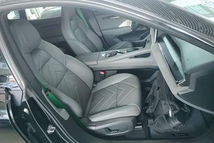 Used Zeekr 001 2023 WE Edition 86 kWh Right Front Seat