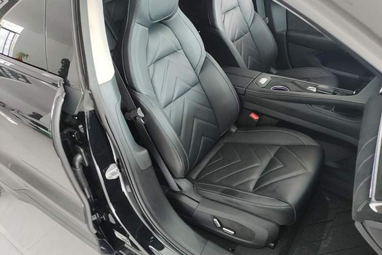 Used Zeekr 001 2023 WE Edition 100 kWh Right Front Seat