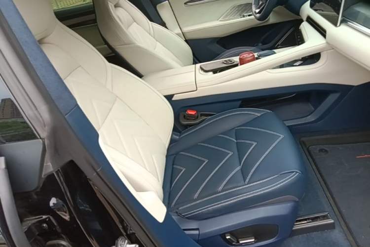 Used Zeekr 001 2023 ME Edition 100 kWh Right Front Seat