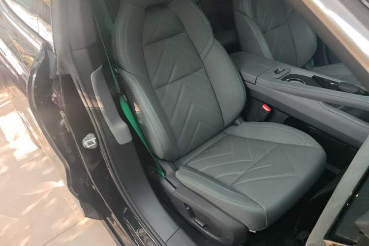 Used Zeekr 001 2023 WE Edition 100 kWh Right Front Seat