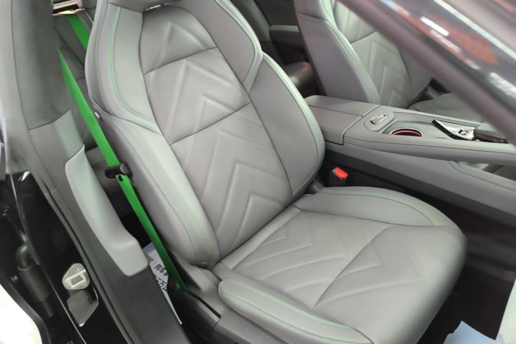 Used Zeekr 001 2023 WE Edition 100 kWh Right Front Seat
