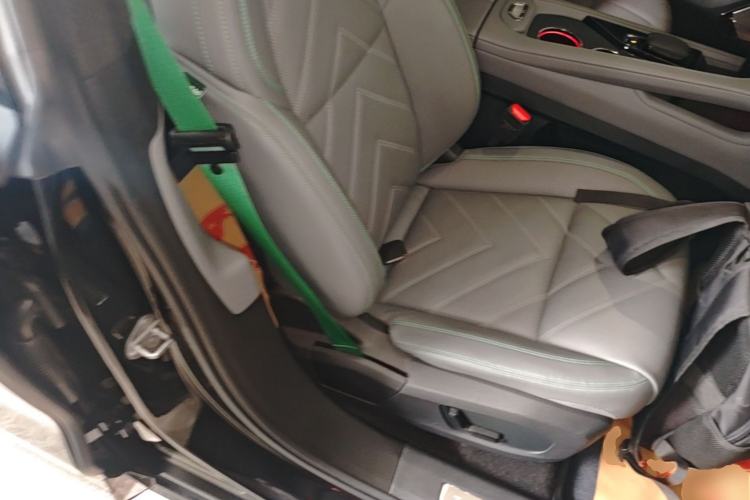 Used Zeekr 001 2023 WE Edition 100 kWh Right Front Seat