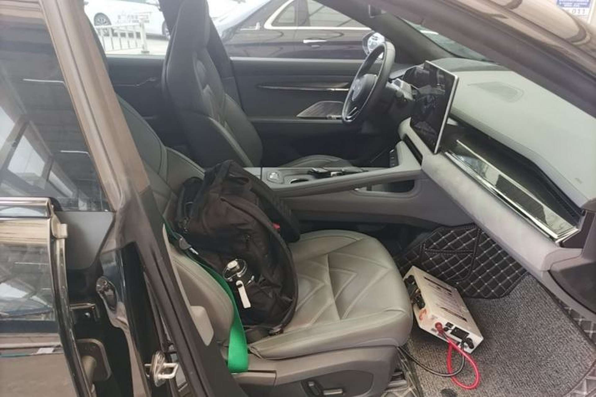 Used Zeekr 001 2023 WE Edition 100 kWh Right Front Seat