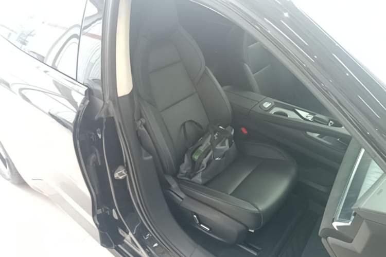 Used Zeekr 001 2023 WE Edition 86 kWh Right Front Seat