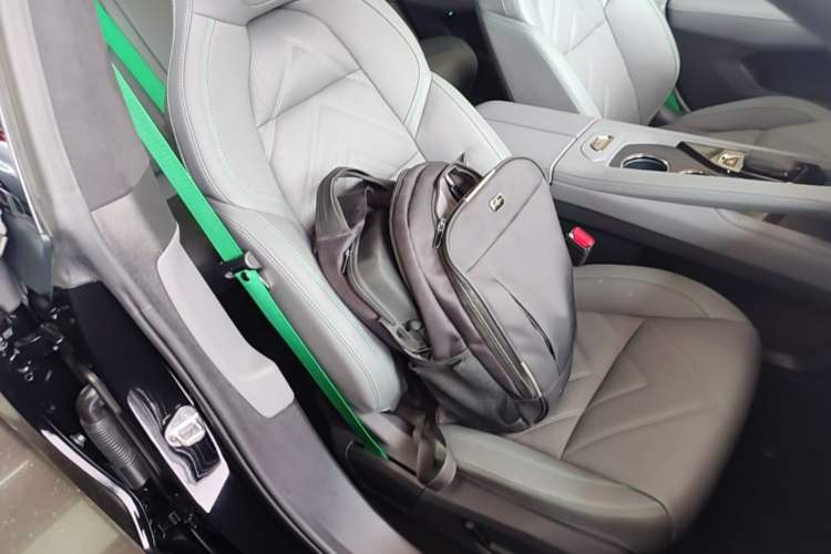 Used Zeekr 001 2023 WE Edition 86 kWh Right Front Seat