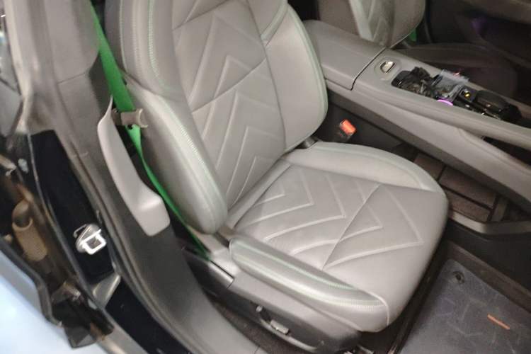 Used Zeekr 001 2023 WE Edition 86 kWh Right Front Seat