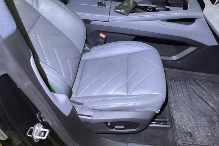 Used Zeekr 001 2023 WE Edition 100 kWh Right Front Seat