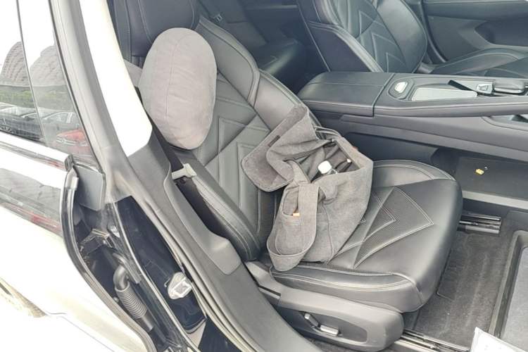 Used Zeekr 001 2023 WE Edition 100 kWh Right Front Seat