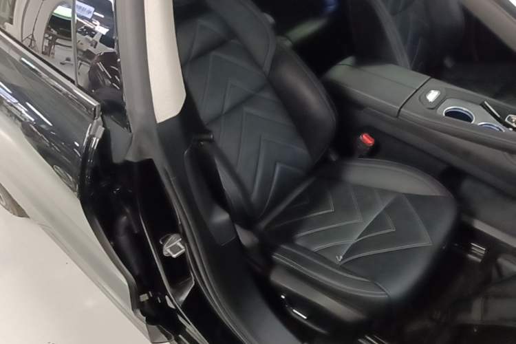 Used Zeekr 001 2023 WE Edition 86 kWh Right Front Seat