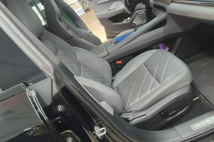 Used Zeekr 001 2023 WE Edition 86 kWh Right Front Seat