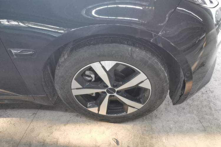 Used Zeekr 001 2023 WE Edition 100 kWh Right Front Wheel Hub