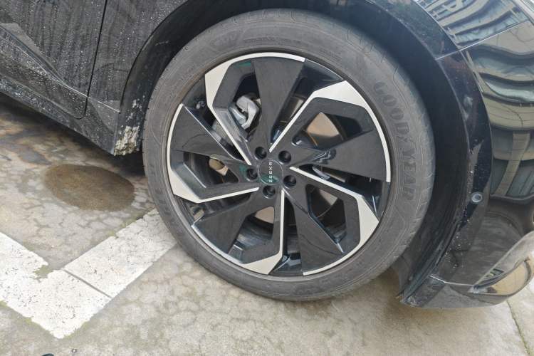 Used Zeekr 001 2023 WE Edition 100 kWh Right Front Wheel Hub
