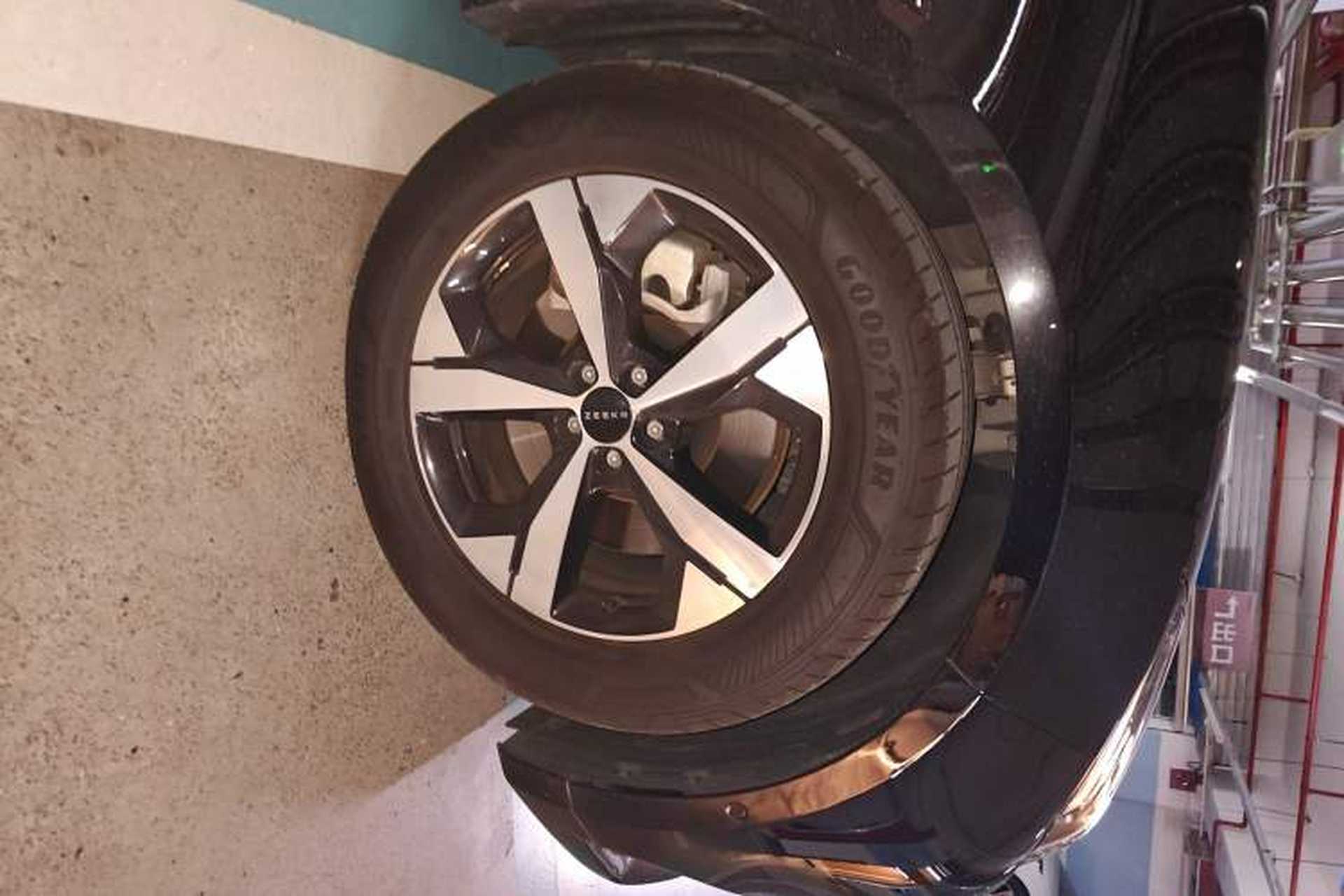 Used Zeekr 001 2023 WE Edition 100 kWh Right Front Wheel Hub