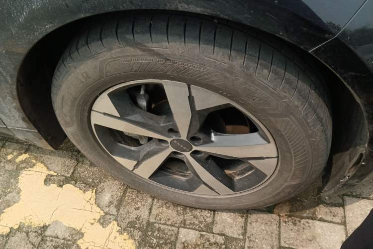 Used Zeekr 001 2023 WE Edition 86 kWh Right Front Wheel Hub