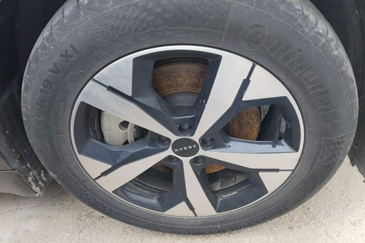 Used Zeekr 001 2023 WE Edition 86 kWh Right Front Wheel Hub