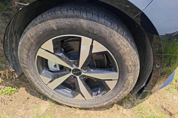 Used Zeekr 001 2023 WE Edition 100 kWh Right Front Wheel Hub
