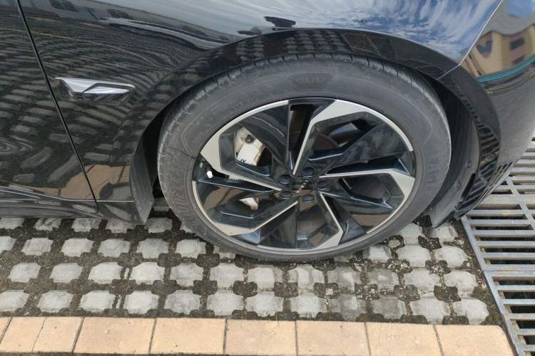 Used Zeekr 001 2023 YOU Edition 100 kWh Right Front Wheel Hub