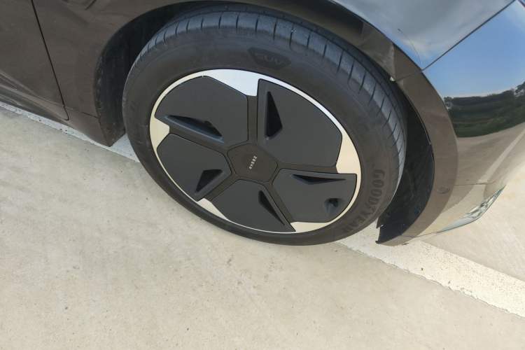 Used Zeekr 001 2023 YOU Edition 100 kWh Right Front Wheel Hub