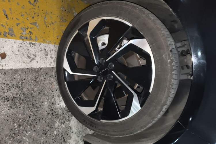 Used Zeekr 001 2023 WE Edition 100 kWh Right Front Wheel Hub