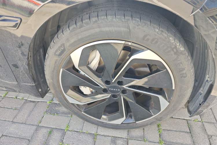 Used Zeekr 001 2023 WE Edition 100 kWh Right Front Wheel Hub