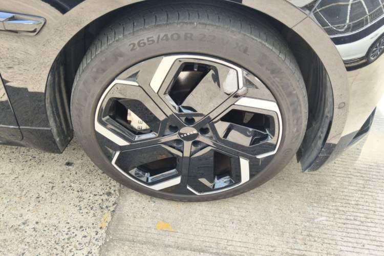 Used Zeekr 001 2023 WE Edition 86 kWh Right Front Wheel Hub