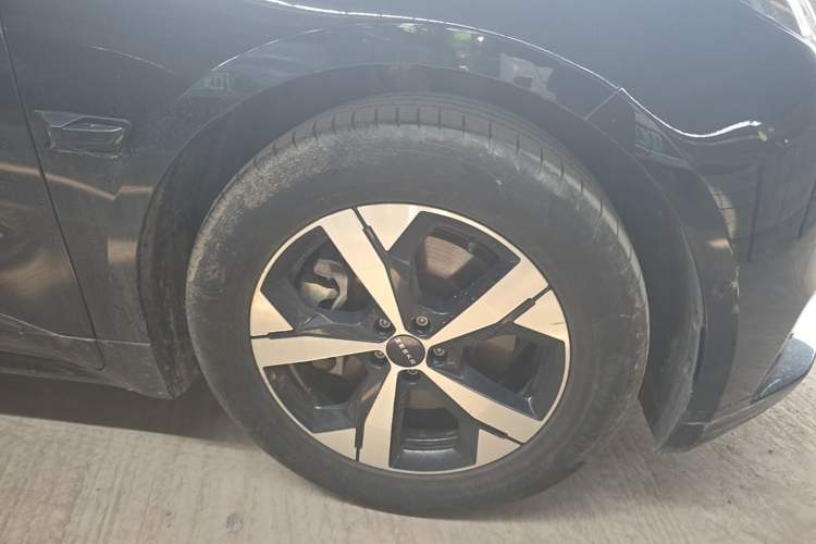 Used Zeekr 001 2023 WE Edition 100 kWh Right Front Wheel Hub