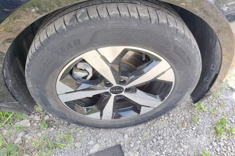Used Zeekr 001 2023 WE Edition 100 kWh Right Front Wheel Hub