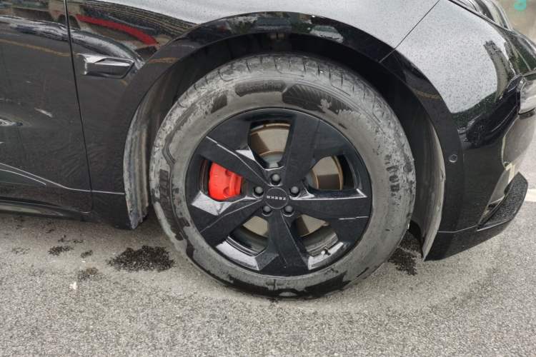 Used Zeekr 001 2023 WE Edition 100 kWh Right Front Wheel Hub